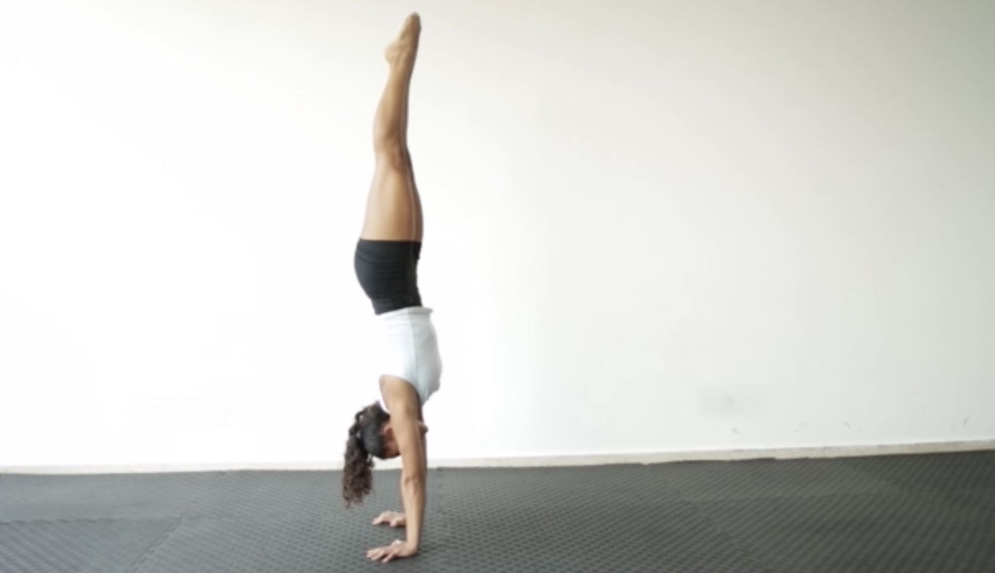10 Seconds Handstand